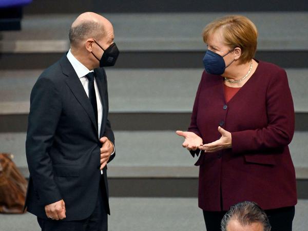 Wie die vierte Welle brechen: Olaf Scholz und Angela Merkel.