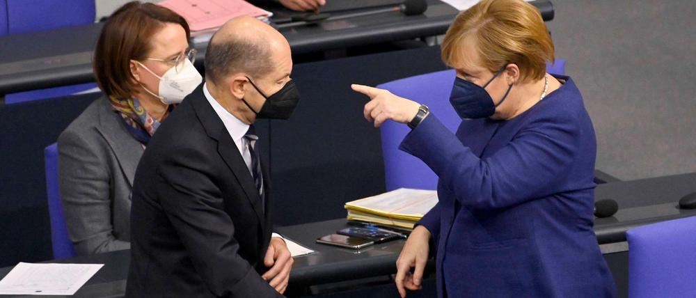 Angela Merkel reichen die von Scholz auf den Weg gebrachten Corona-Maßnahmen nicht. 