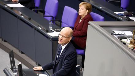 Ralph Brinkhaus, Vorsitzender der Unionsfraktion, und Bundeskanzlerin Angela Merkel (CDU) 