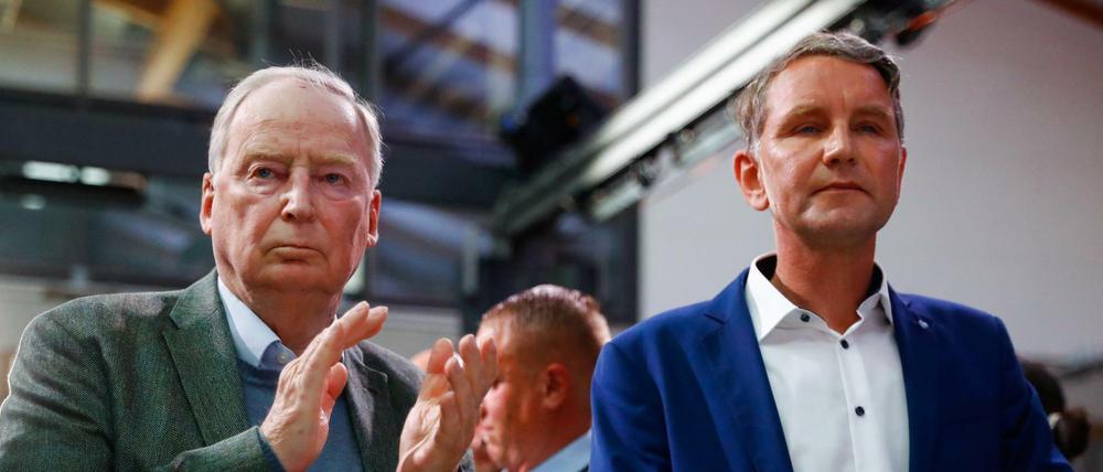Die Männer der nationalen Sache: Alexander Gauland ( links) und Björn Höcke (rechts) am Abend der Landtagswahl in Sachsen-Anhalt am Sonntag.