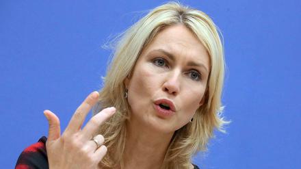 Familienministerin Schwesig will mit der Entgeltgleichheit die Lohnunterschiede zwischen Frauen und Männern bekämpfen