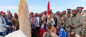 Vertreter der Herero- und Nama-Communities gedenken in Swakopmund der Opfer des deutschen Völkermords an ihren Vorfahren.
