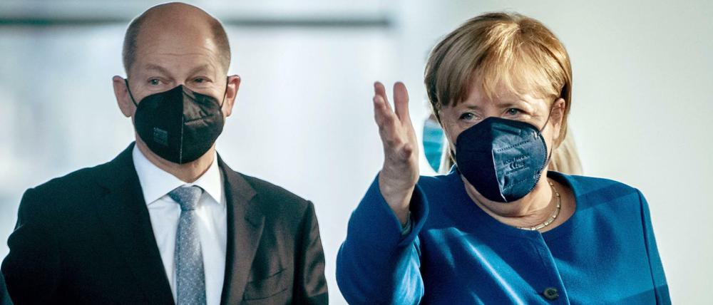 Das geht es lang: Bundeskanzlerin Angela Merkel und ihr designierter Nachfolger Olaf Scholz plädieren für Verschärfungen der Corona-Maßnahmen.