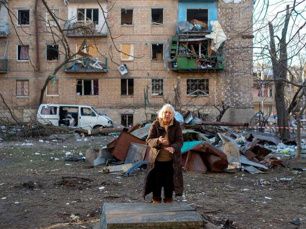 Ständiger Beschuss. Die russische Armee feuert weiter auf Kiew. Immer wieder werden Wohnhäuser getroffen. Viele Bewohner verlieren ihr Zuhause.