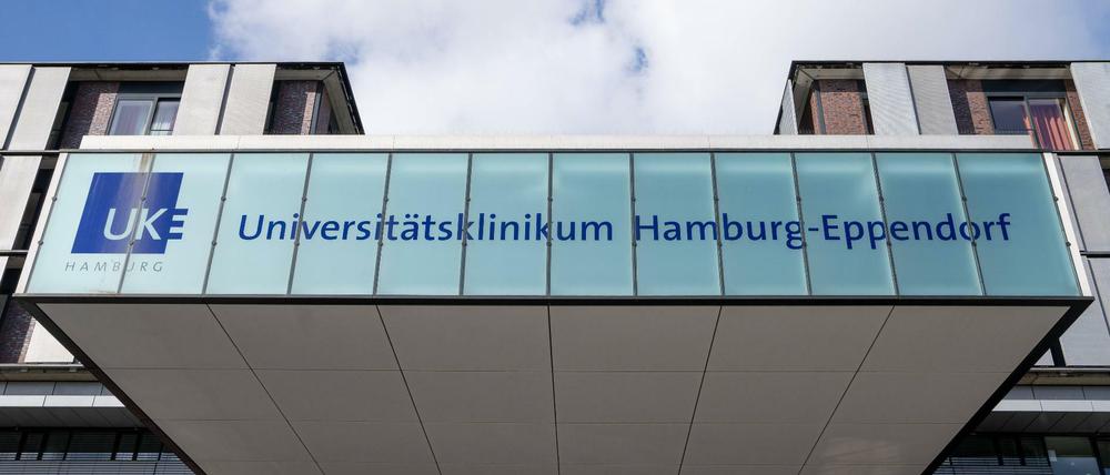 Eingang des Universitätsklinikums Hamburg-Eppendorf