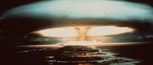 Atompilz 1970 über dem Mururoa-Atoll. Solche Tests vomn Nuklearwaffen sind längt verboten, die Waffen selbst noch nicht. 