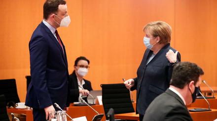 Angela Merkel nimmt Gesundheitsminister Jens Spahn in Schutz (Archivfoto).