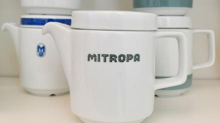 Die "Mitropa"-Kaffeekännchen aus DDR-Zeiten werden nun in der neuen Schau "Alltag formen" zu sehen sein.