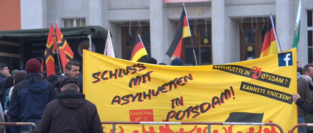 Demonstration des asylfeindlichen "Bürgerbündnisses Havelland" im März 2016 in Rathenow.