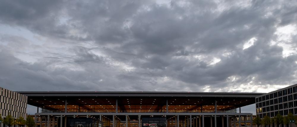 Das Terminalgebäude des Hauptstadtflughafens Berlin Brandenburg Willy Brandt (BER) in Schönefeld.
