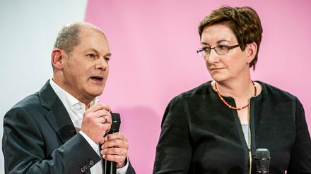 Klara Geywitz (r) und Olaf Scholz kandidieren zusammen für den SPD-Vorsitz.