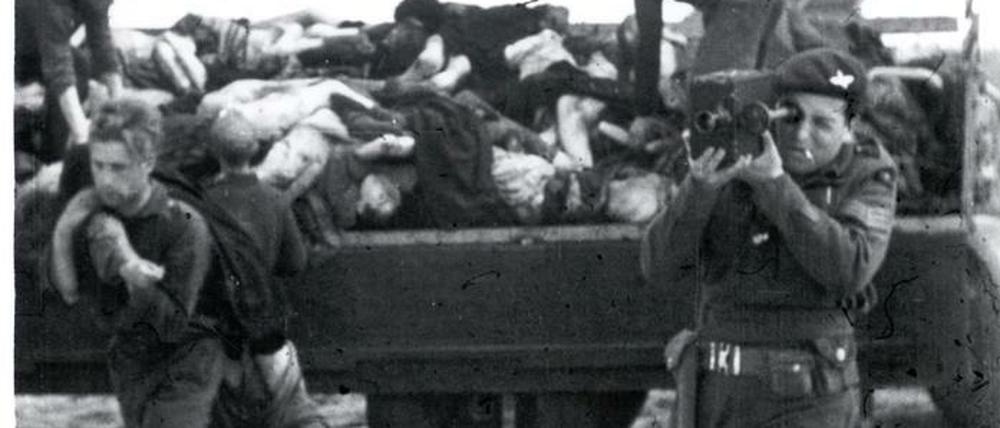 Alliierte Soldaten in Bergen-Belsen: Das Grauen festhalten -