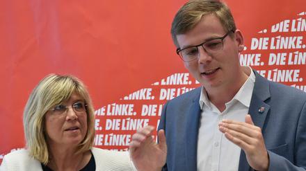 Die Spitzenkandidaten der Brandenburger Linke, Katrin Dannenberg (l) und Sebastian Walter, setzen bei der Landtagswahl vor allem auf Bildungsthemen.