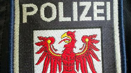 Das Hoheitszeichen der Brandenburger Polizei mit dem roten Adler, aufgenommen am 29.02.2016 in der Polizeiinspektion Ost in Frankfurt (Oder) (Brandenburg). Foto: Patrick Pleul | Verwendung weltweit