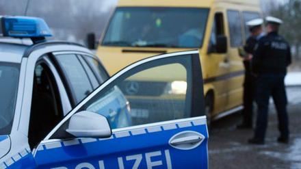 Mehrere Autos mit illegalen Flüchtlingen hat die Bundespolizei über die Ostertage in Brandenburg gestoppt.