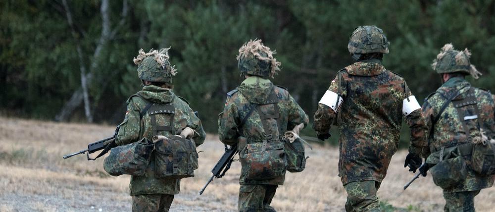 Soldaten der Bundeswehr auf den Truppenübungsplatz im brandenburgischen Lehnin.