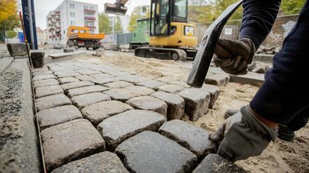 Die Straßenausbaubeiträge der Kommunen sind in vielen Orten Brandenburgs ein heiß diskutiertes Thema.