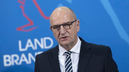 Brandenburgs Ministerpräsident Dietmar Woidke (SPD) spricht über weitere Maßnahmen zur Eindämmung des Coronavirus.