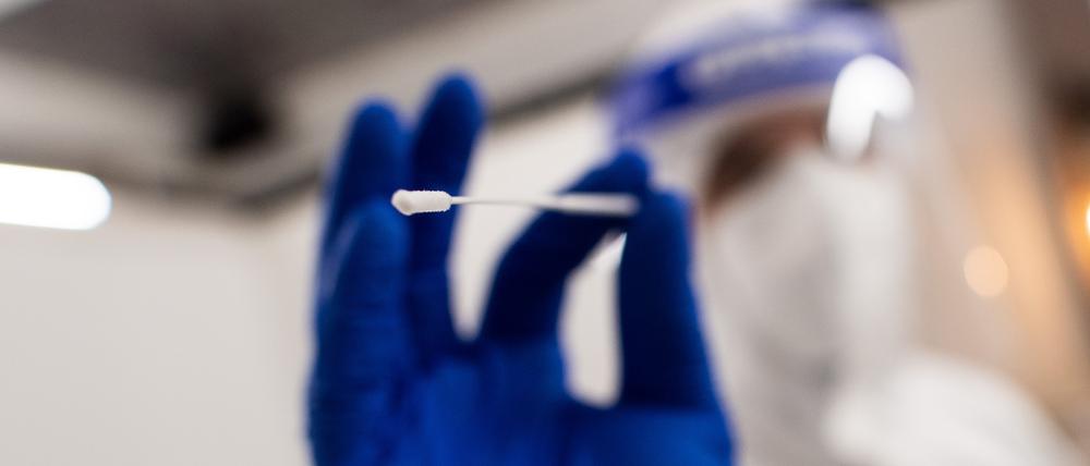 Kostet bald: Corona-Tests sollen in Brandenburg für Ungeimpfte nicht mehr kostenlos sein.