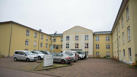 In einem Seniorenheim in Schorfheide sind zwölf Menschen an den Folgen einer Covid-19-Erkrankung gestorben.