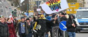 Teilnehmer einer Demonstration gegen Corona-Maßnahmen am 28. November 2020 in Frankfurt (Oder). 