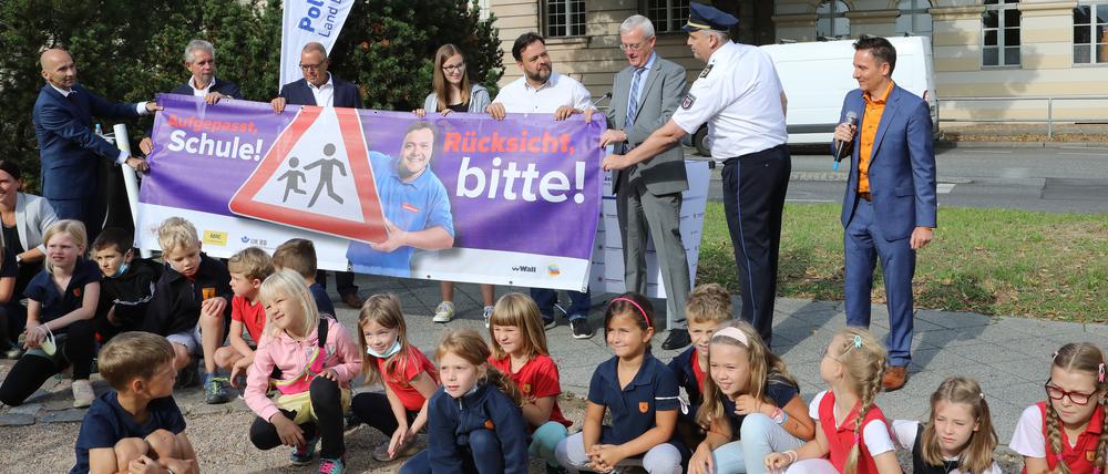 Die Verkehrsunfallpräventionskampagne „Aufgepasst Brandenburg“ wurde an der Max-Dortu-Schule in Potsdam präsentiert. 