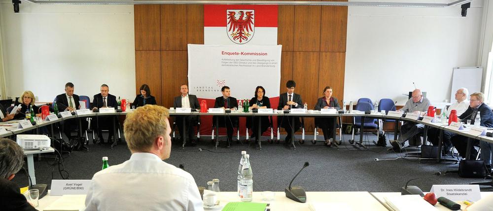 Die Enquete-Kommission im Landtag in Potsdam.
