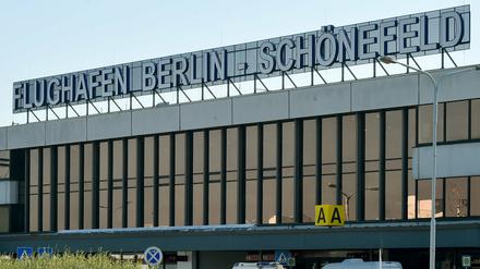 Am Flughafen Schönefeld wurde ein gesuchter Dieb entdeckt und festgenommen.