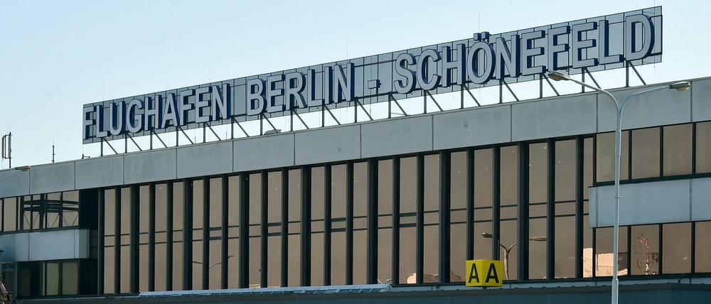 Am Flughafen Schönefeld wurde ein gesuchter Dieb entdeckt und festgenommen.