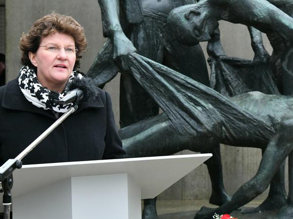 Britta Stark (SPD), Präsidentin des brandenburgischen Landtags, bei der Gedenkveranstaltung in der Gedenkstätte Sachsenhausen.