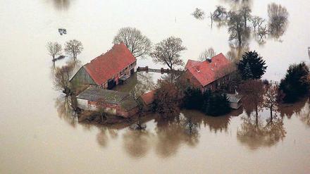 Land unter. Die Elbe hat nahe Wittenberge mit 7,29 Meter den höchsten Wert bei eisfreiem Hochwasser seit Beginn der Pegelbeobachtungen erreicht.