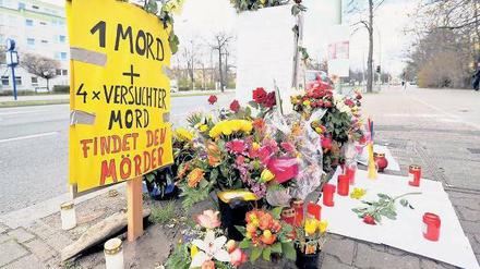 Forderung unerfüllt. Nach den Schüssen in der Rudower Straße legten Angehörige und Freunde Blumen nieder.