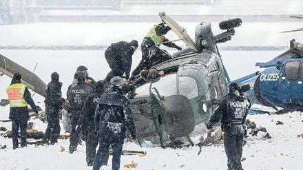 Flugunglück. Am 21. März 2013 kollidierten zwei Hubschrauber der Bundeswehr bei der Landung auf dem Maifeld. Ein Pilot kam dabei ums Leben, mehrere Menschen wurden verletzt.