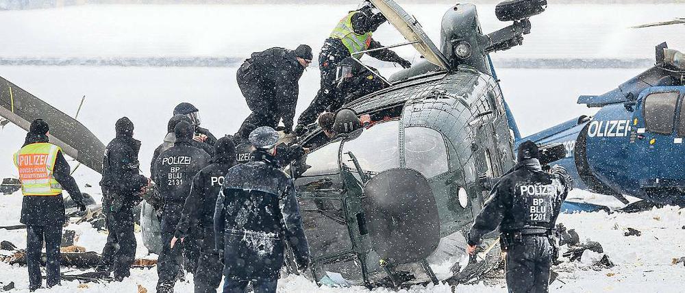 Flugunglück. Am 21. März 2013 kollidierten zwei Hubschrauber der Bundeswehr bei der Landung auf dem Maifeld. Ein Pilot kam dabei ums Leben, mehrere Menschen wurden verletzt.