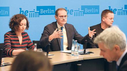 Bilanztreffen. Die Senatoren Ramona Pop (Grüne), Michael Müller (SPD) und Klaus Lederer (Linke) bei der Jahreskonferenz.