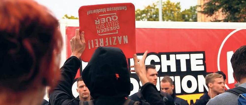 Gegenprotest. 150 Potsdamer demonstrierten gegen die NPD-Anhänger.