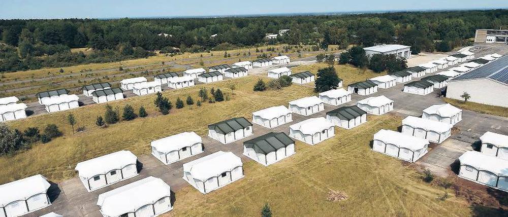 Pioniere der Bundeswehr bauten Notquartiere für 500 Flüchtlinge.