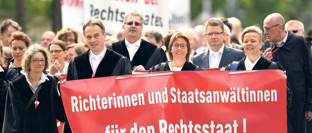 Protest. Richter und Staatsanwälte demonstrierten in Potsdam.