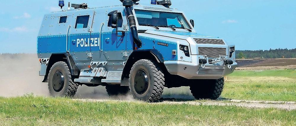 Panzerpolizei. Solch ein Wagen vom Typ „Survivor R“ soll ab Anfang 2018 bei der Brandenburger Polizei im Einsatz sein. 