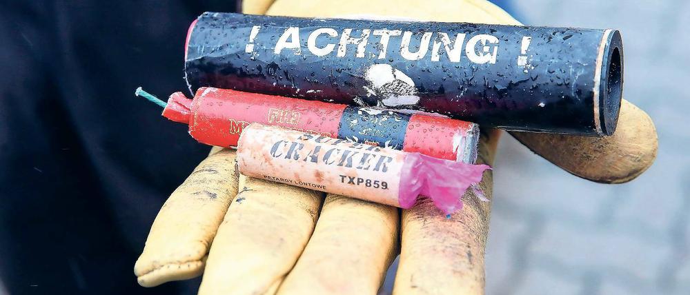 Gefährliche Knaller. Sogenannte Polenböller sind in Deutschland illegal, werden aber in großen Mengen über die Grenze geschmuggelt.