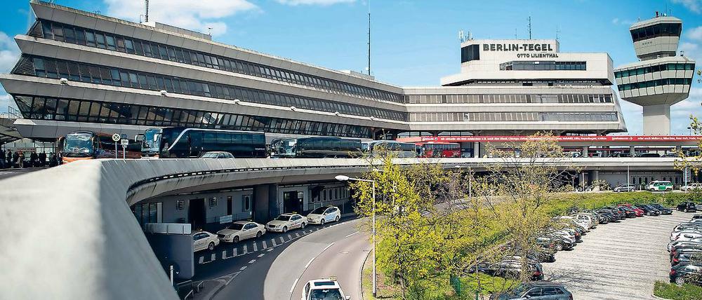 Druck für Tegel. Die FDP in Berlin und Brandenburg will den alten Flughafen Tegel unbedingt offen halten.