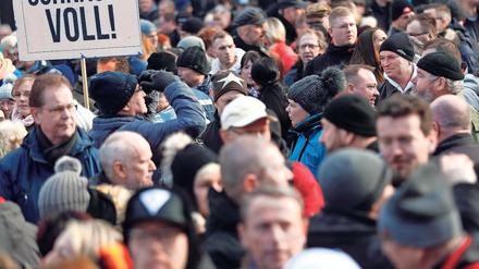 Im Aufwind. Immer mehr Menschen kommen zu rechten Demonstrationen in Cottbus.