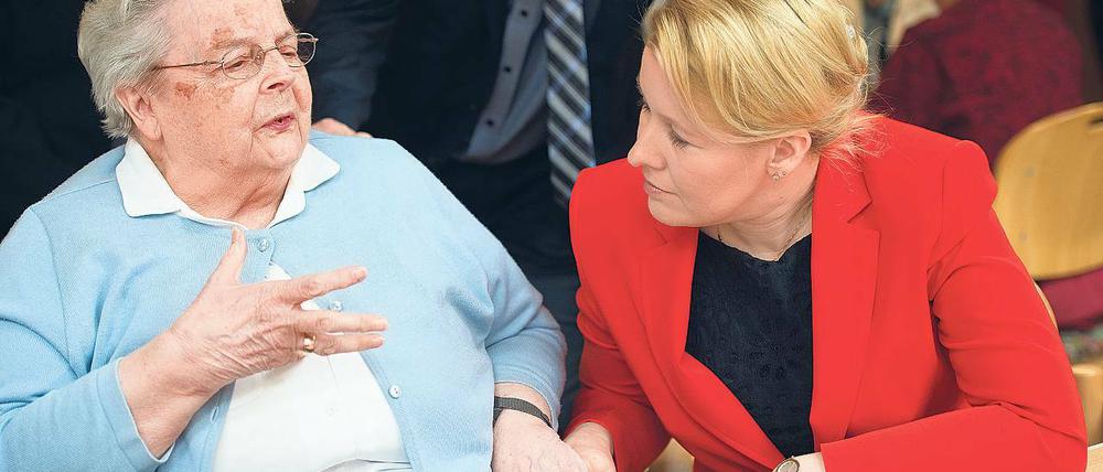 Im Gespräch. Bundesfamilienministerin Franziska Giffey (SPD, r.).