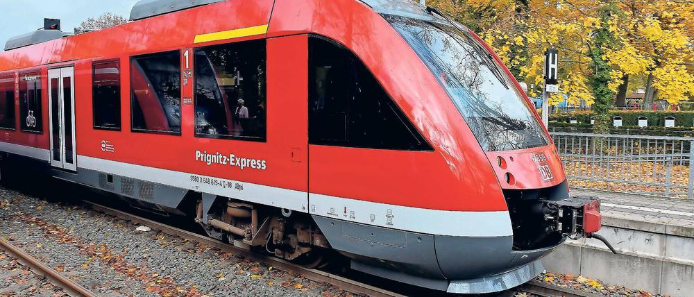Problemzug. Mit dem Prignitz-Express gibt es immer wieder Probleme. Schon 2017 gab es Ausfälle und Verspätungen. Deswegen ist die Regionalbahn Dauerthema im Infrastrukturausschuss des Landtags.