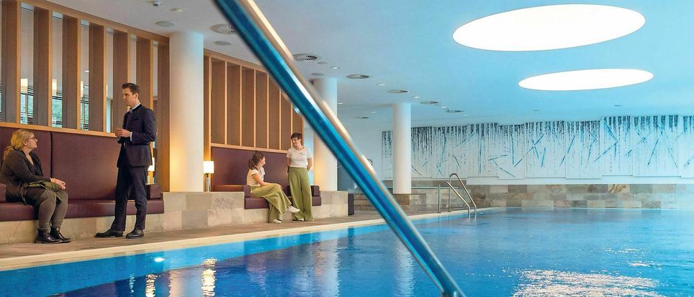 Blick in das Hallenbad des Hotels Esplanade Resort und Spa in Bad Saarow. Das Unternehmen versteht sich selbst als "Hotel für Erwachsene".