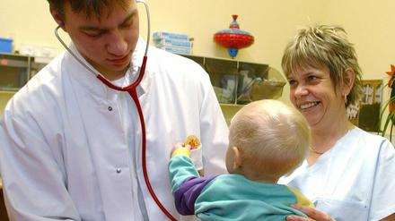 In Brandenburg gibt es auf die Bevölkerung gesehen weniger Ärzte als anderswo in Deutschland. Vor allem fehlen Kinderärzte.