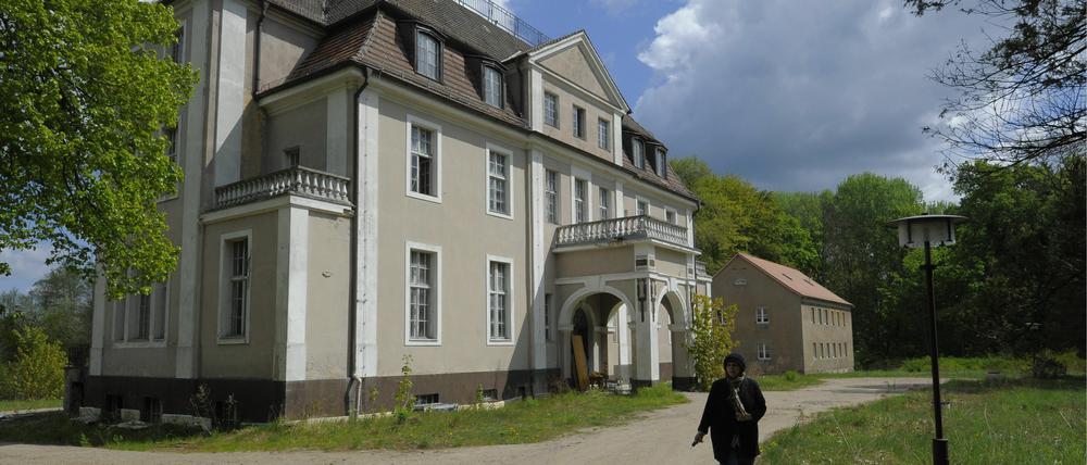 Das Schloss Götschendorf wird die russisch-orthodoxe Klostergemeinde St. Georg beherbergen. Dazu wurde das Mönchshaus, das sich neben dem Herrenhaus befindet, hergerichtet. Es bietet Platz für 30 Mönche.