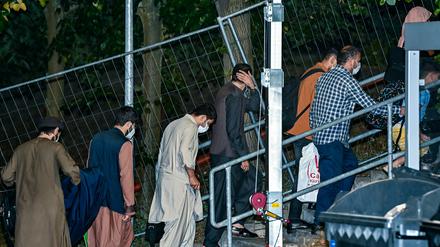 Menschen aus Afghanistan bei ihrer Ankunft im August in Doberlug-Kirchhain.