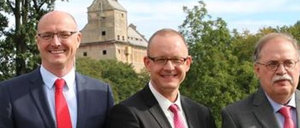 Oberhavel-Landrat Ludger Weskamp (SPD), links, mit dem Sozialdezernenten Matthias Rink (CDU). 