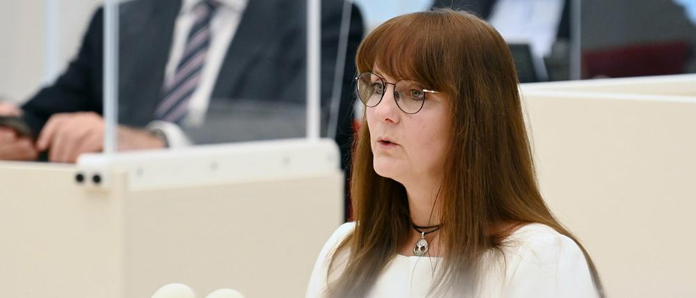Brandenburgs Kassenwartin: Finanzministerin Katrin Lange (SPD) verteidigt den Haushaltsplan für 2022 im Parlament.